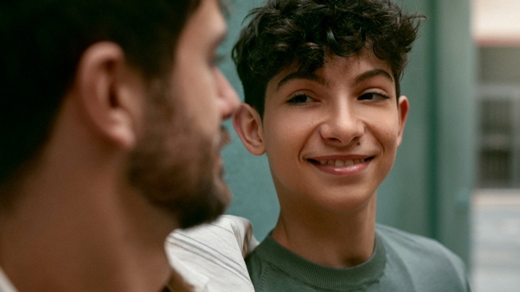 Une image contenant Visage humain, personne, sourire, habitsLe contenu généré par l’IA peut être incorrect.